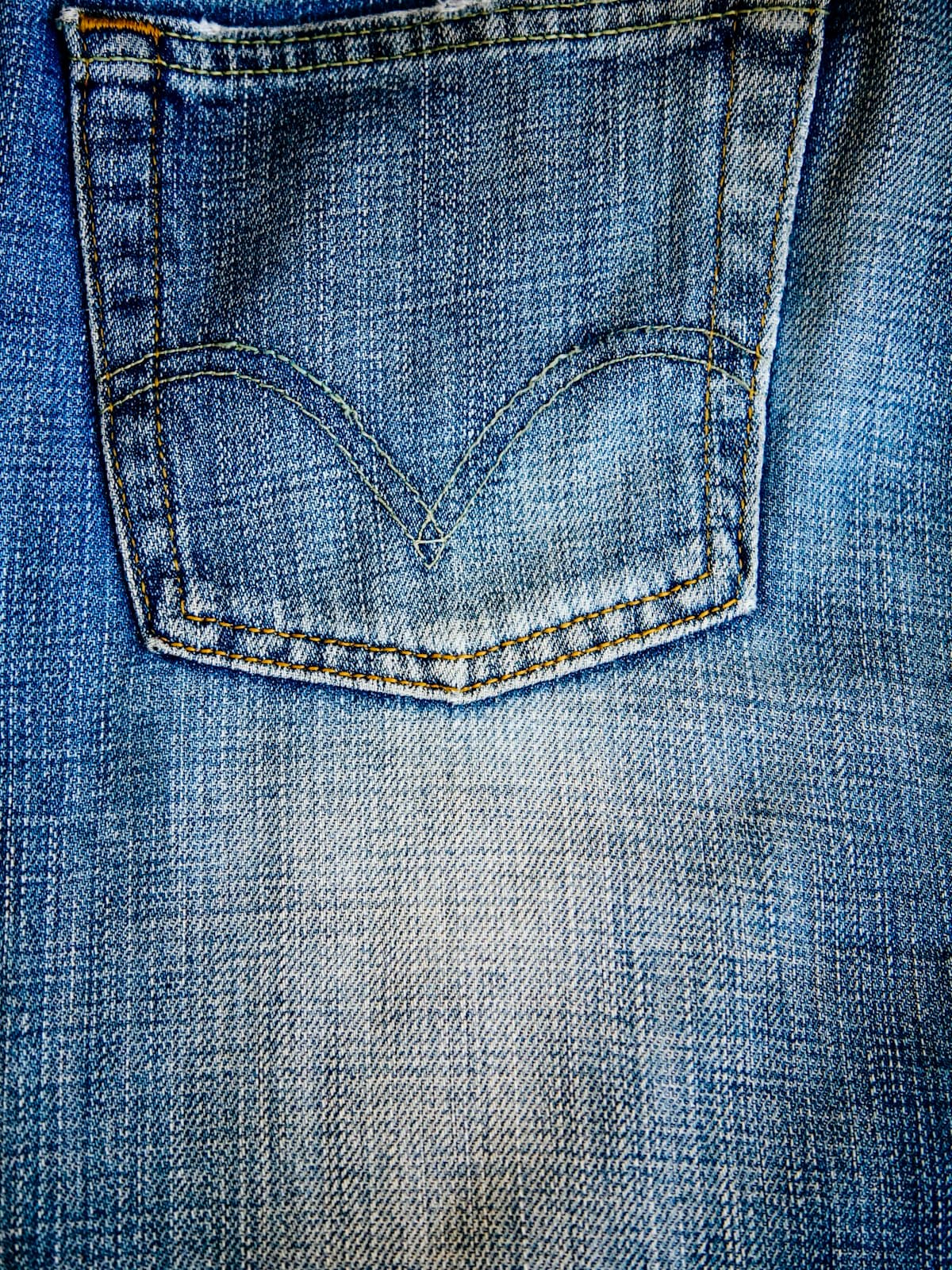 Denim pantolon detayı